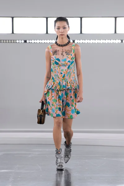 Look 10